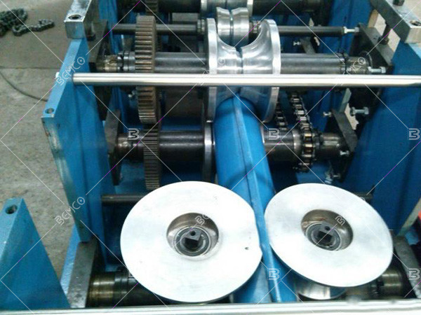 round-downpipe-roll-forming-machine