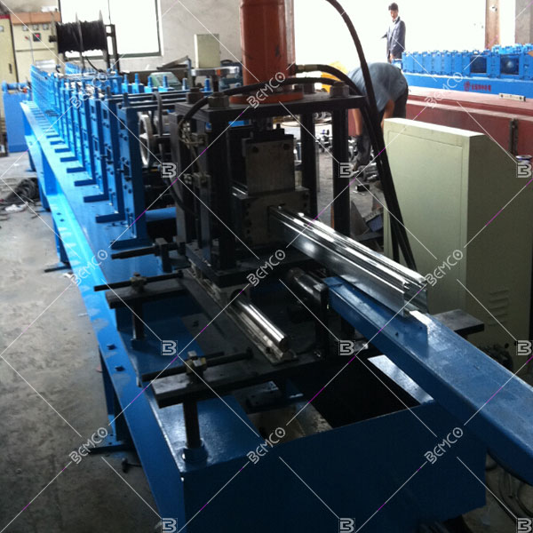 Cable tray roll forming