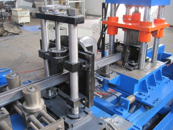 solar-panel-mounting-frame-roll-forming-machine