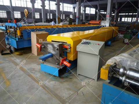square-downpipe-roll-forming-machine